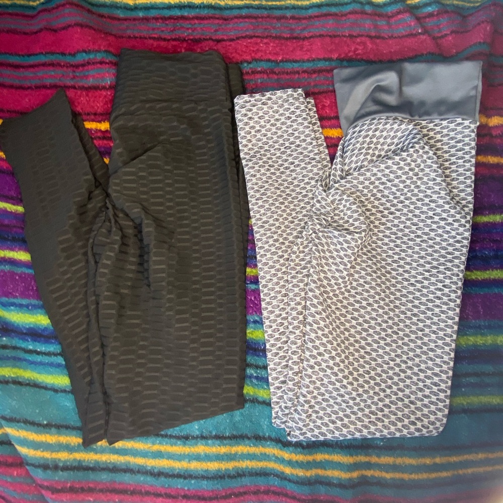 ‘TikTok Famous’ leggings (2 pair!!)